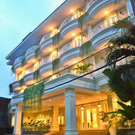 Amalfi Hotel Seminyak Εξωτερικό φωτογραφία