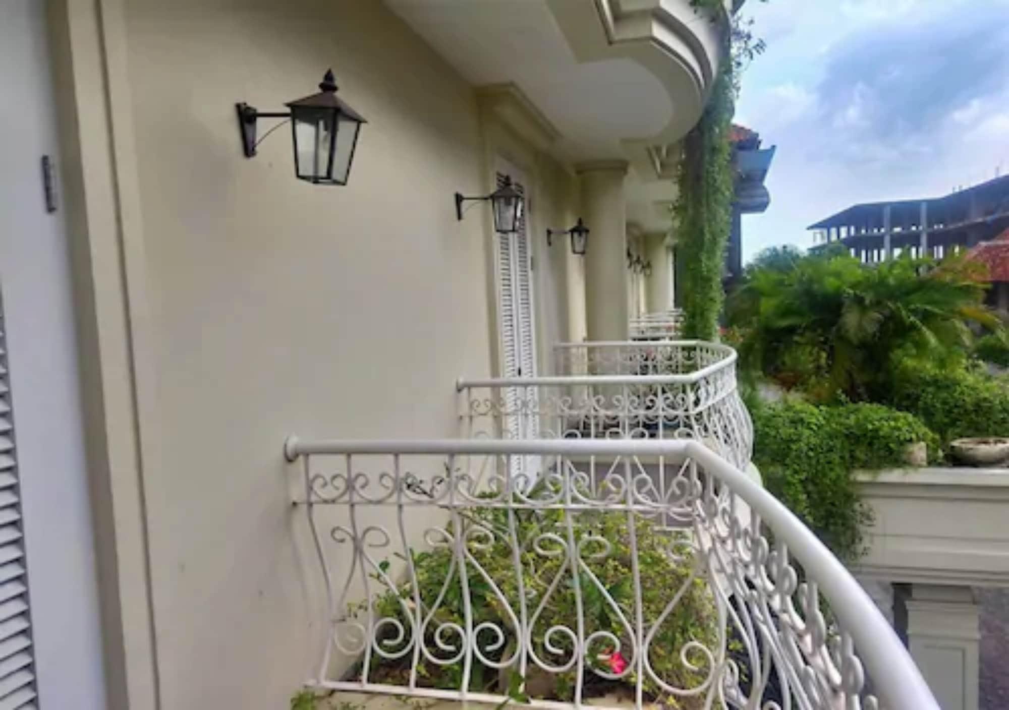 Amalfi Hotel Seminyak Εξωτερικό φωτογραφία
